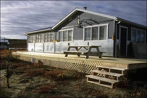 Peterson'S Point Lake Lodge Yellowknife Zewnętrze zdjęcie