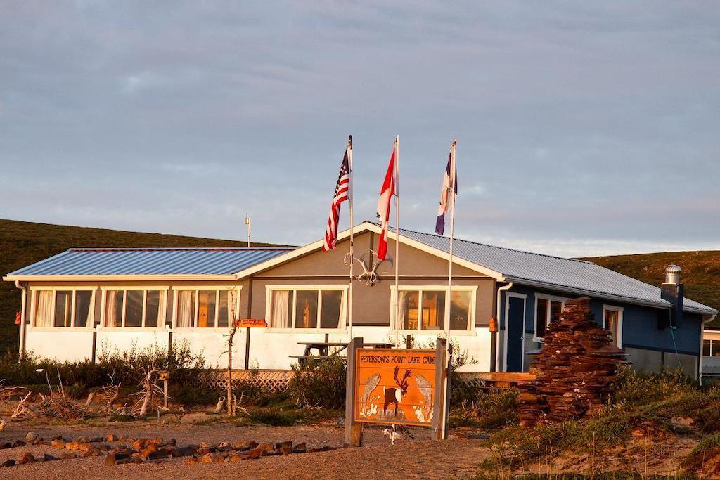 Peterson'S Point Lake Lodge Yellowknife Zewnętrze zdjęcie