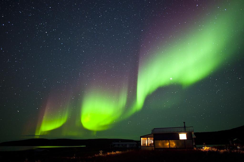 Peterson'S Point Lake Lodge Yellowknife Zewnętrze zdjęcie